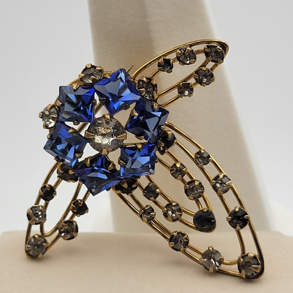 Lovely Vintage MCM M&S Gold Filled Cobalt Blue & White Rhinestones Brooch Pin - Picture 2 of 15